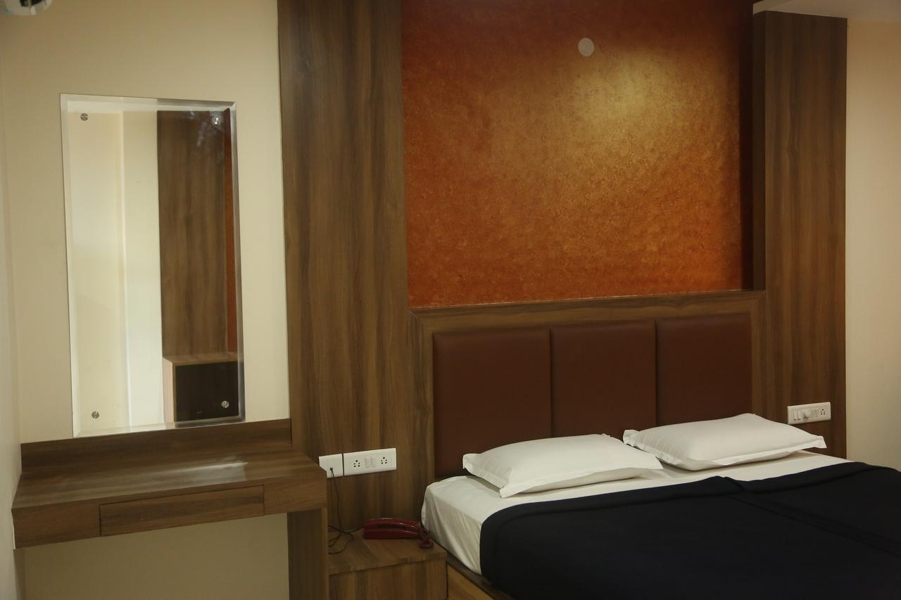 Hotel Dwaraka Paradise 하이데라바드 외부 사진