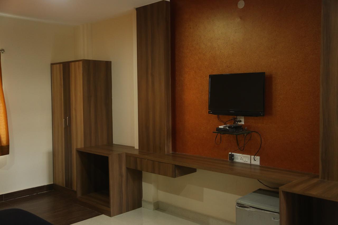 Hotel Dwaraka Paradise 하이데라바드 외부 사진