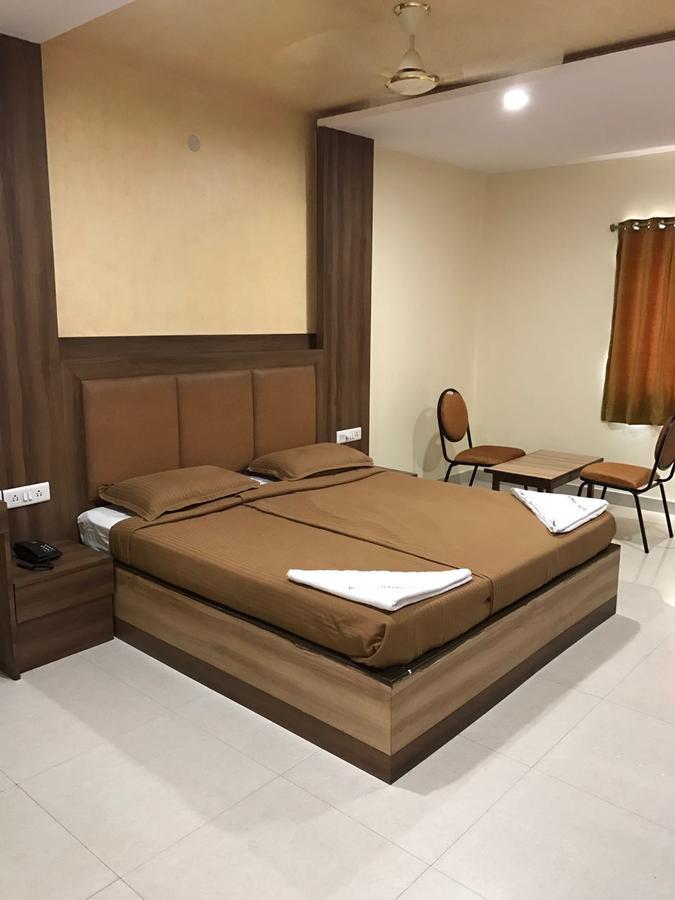 Hotel Dwaraka Paradise 하이데라바드 외부 사진
